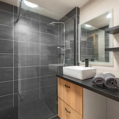 Apartamento T3 - 2 Places De Parking - Balcon - Climatisation *