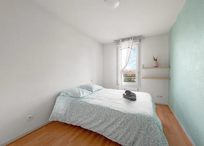 Appartement T3 - 2 Places De Parking - Balcon - Climatisation *